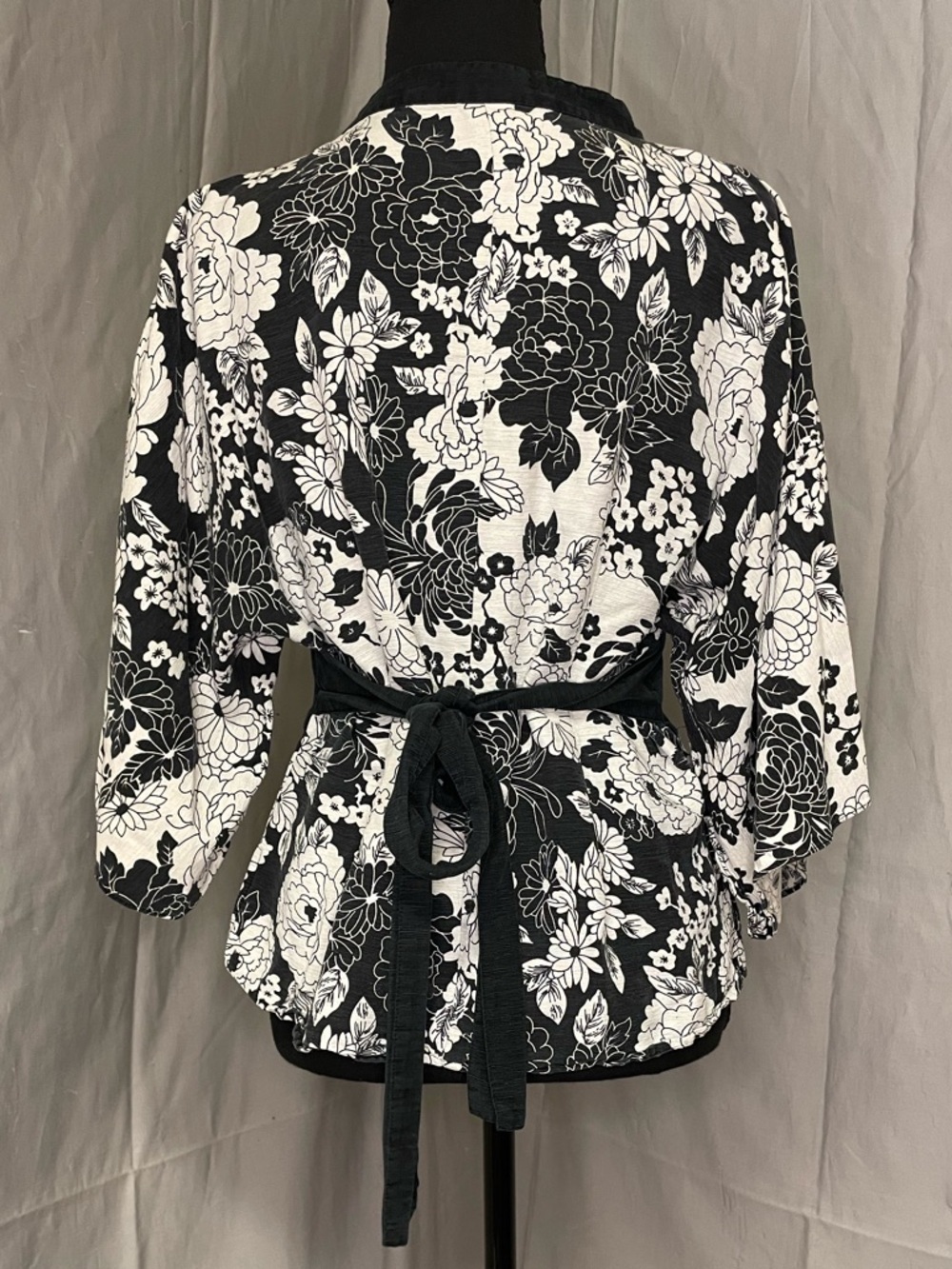 Vintage Y2K Silk Saint Tropez West Black & White Floral Kimono Style Tunic - Picture 3 of 14